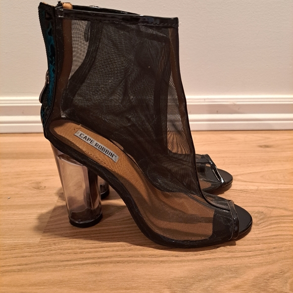 High heels - Picture 2 of 3